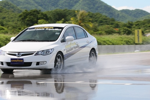 Chọn lốp xe an toàn cho trời mưa